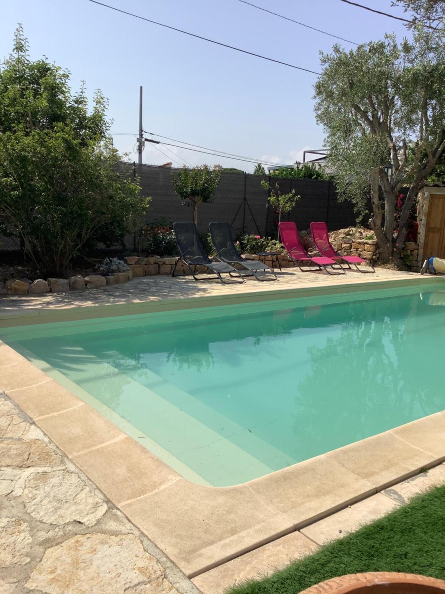 Gjestgiverier D'hotes En Rez De Avec Piscine *